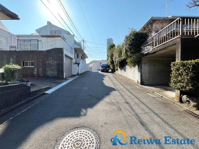 売地　藤沢市大庭の前面道路含む現地写真