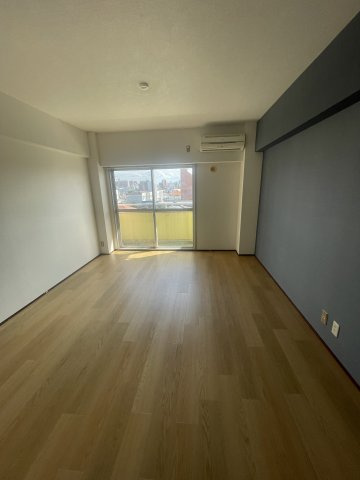 エクシード高木瀬の居間・リビング|開放感のある居間です※現況優先
