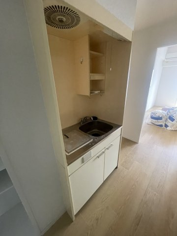 エクシード高木瀬のキッチン|コンパクトなキッチンです※現況優先