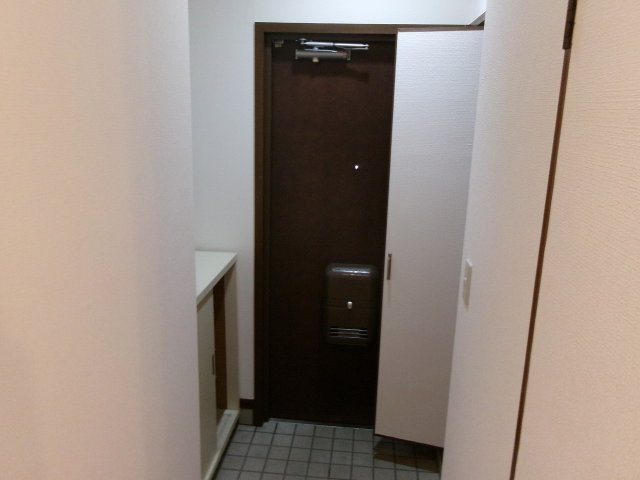 ルミエールSATOHの玄関