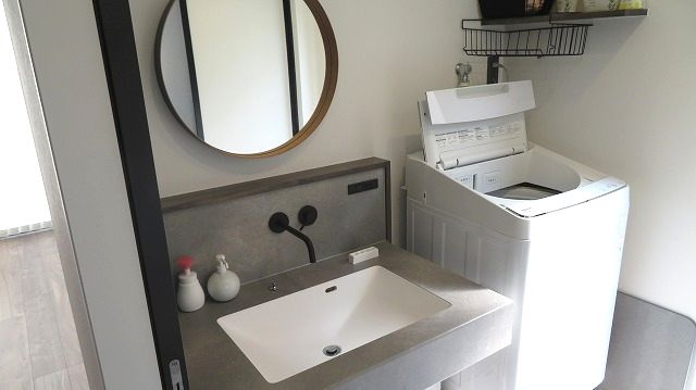 高知市重倉 中古戸建ての洗面所