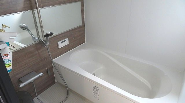 高知市重倉 中古戸建ての浴室