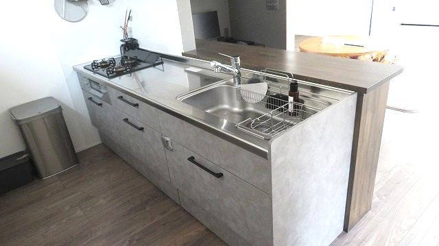 高知市重倉 中古戸建てのキッチン