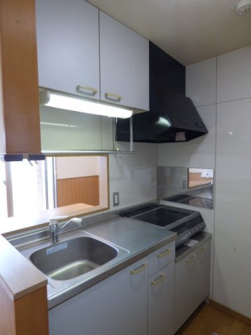 【キッチン】 | ミレーユ・ステディア | IHコンロ（２口）設置済。キッチンスペースも広く、収納力もあります♪　※掲載画像は同タイプの別室内画像のためイメージとしてご参照ください。