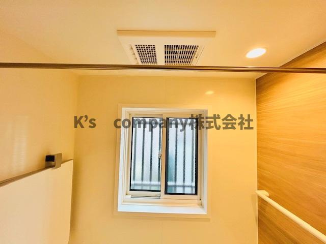 ◎茅ヶ崎市萩園　築後未入居戸建の設備|浴室乾燥機付き◇換気のしやすい窓付きの浴室スペース◇