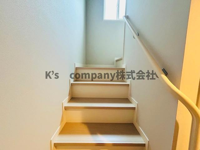 ◎茅ヶ崎市萩園　築後未入居戸建の内装|手すり付きの階段◇