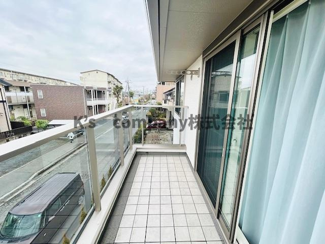 ◎茅ヶ崎市萩園　築後未入居戸建のバルコニー|洋室8条に面しているワイドバルコニー♪