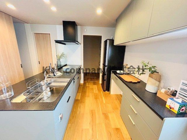 ◎茅ヶ崎市萩園　築後未入居戸建のキッチン|ゆったりとした広さのあるキッチンスペース◇ダイニングとの動線も良くご家族一緒にキッチンでお料理ができます◇