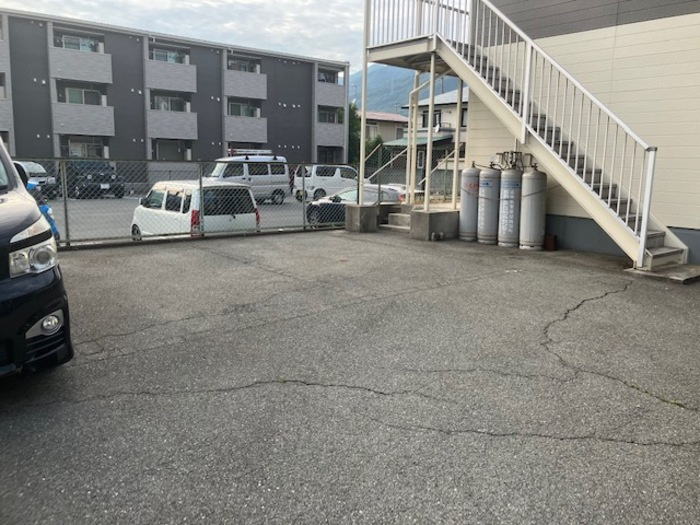 山田アパートの駐車場