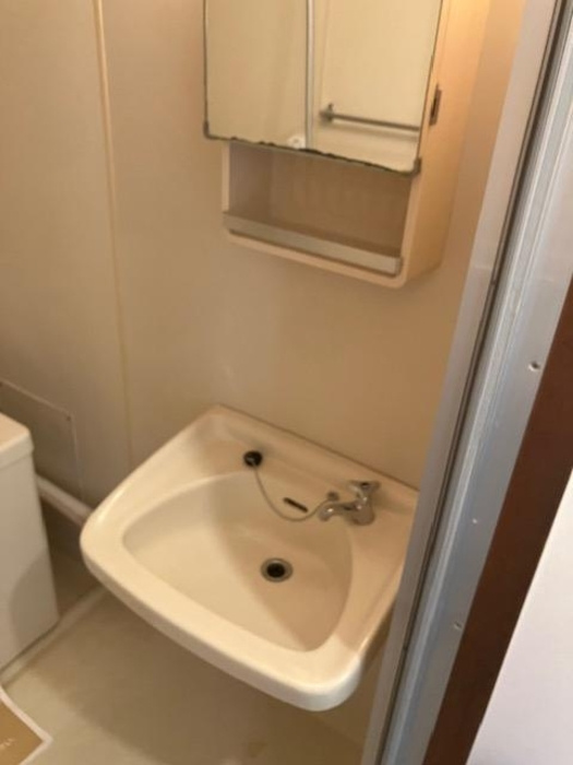 山田アパートの洗面所