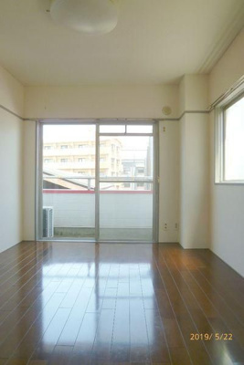 【居間・リビング】 | プレーンビル | ゆったりとした居間です