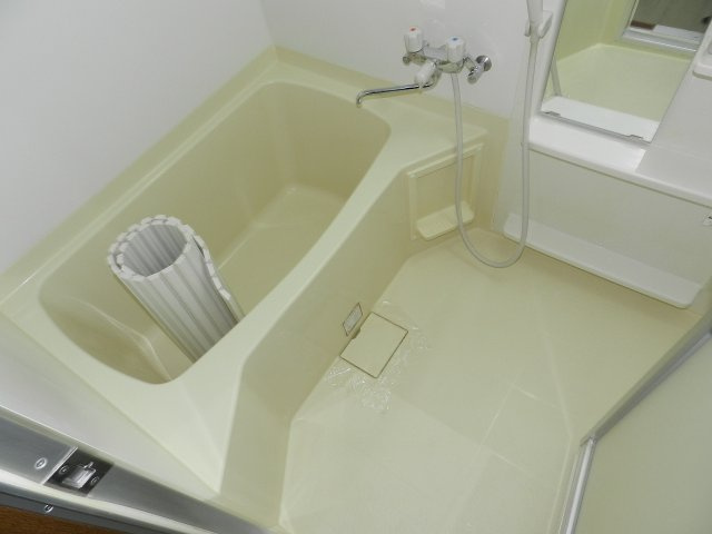 ビィラ・アンスブルージュの浴室