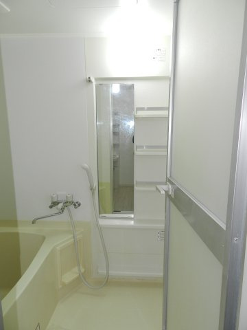 ビィラ・アンスブルージュの浴室