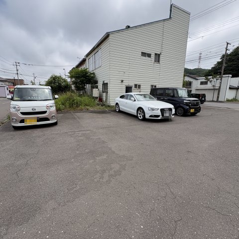 ビィラ・アンスブルージュの駐車場