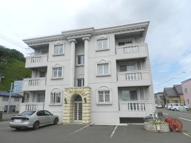 ビィラ・アンスブルージュの駐車場