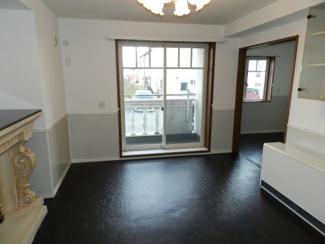 ビィラ・アンスブルージュの居間・リビング