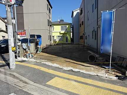 広島市南区旭２丁目　新築一戸建ての前面道路含む現地写真