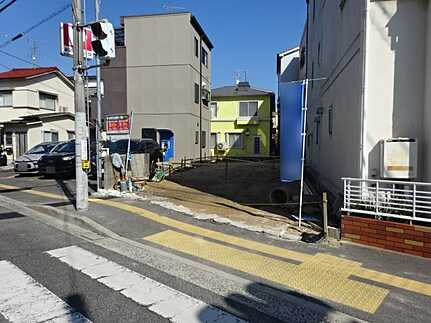 広島市南区旭２丁目　新築一戸建ての前面道路含む現地写真