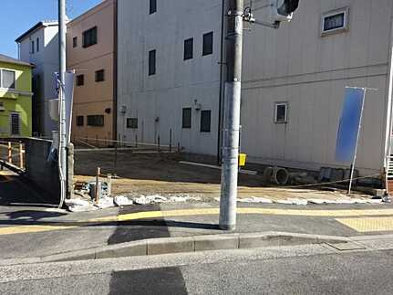 広島市南区旭２丁目　新築一戸建ての前面道路含む現地写真