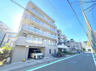 【外観】 | 総戸数51戸、平成9年2月築、管理人は日勤勤務につき管理体制良好です♪