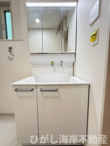 茅ヶ崎市今宿　新築戸建　全8棟の独立洗面台|三面鏡化粧台