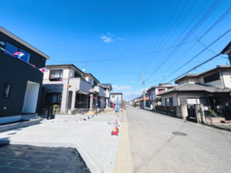 【前面道路含む現地写真】