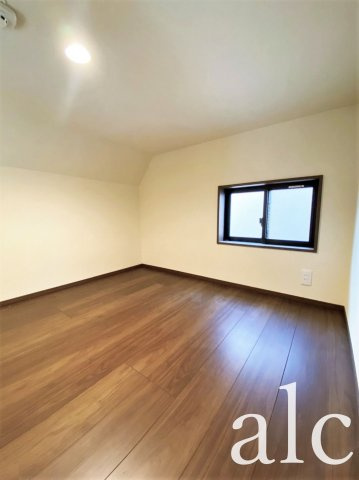 アーバンプレイス阿佐ヶ谷Ⅲの居間・リビング|収納としての他、寝室や居室としてご利用可能　大型ロフト