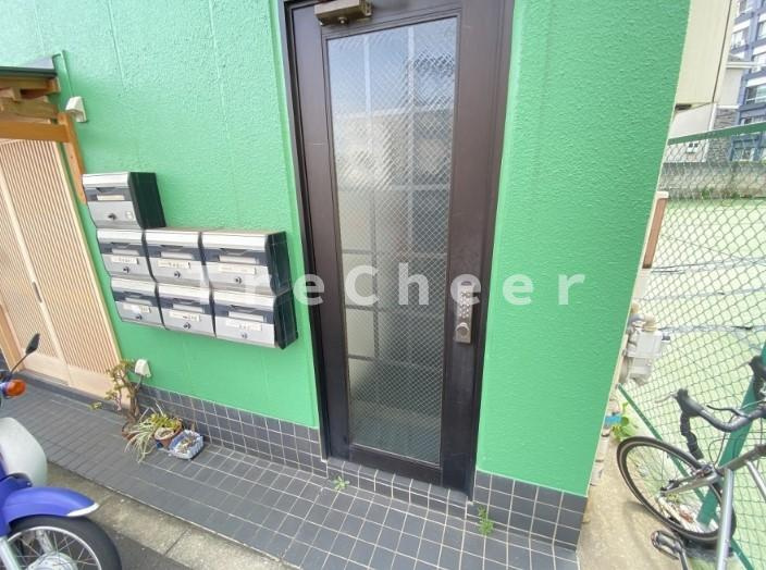 メゾン若葉のエントランス