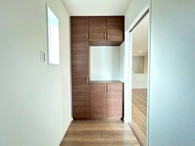 【商談中】リーブルガーデン　丹羽郡大口町中小口1丁目　全2区画分譲の玄関|大容量のシューズ収納付きで玄関周りもすっきり！