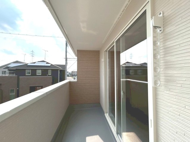 【商談中】リーブルガーデン　丹羽郡大口町中小口1丁目　全2区画分譲のバルコニー|バルコニーは南向きで洗濯物もよく乾きます！強度と表面積硬度を持つFPRで防水しています。