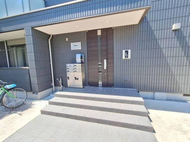 湘南の家のエントランス