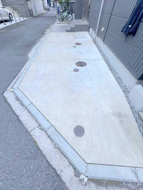 湘南の家の駐車場