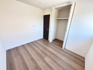 【洋室】 | 助松町３丁目　新築分譲住宅　全２区画 | 個人の部屋や寝室として使える洋室です