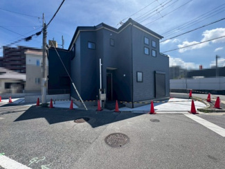 【外観】 | 助松町３丁目　新築分譲住宅　全２区画 | 令和７年７月完成済♪
綺麗なお住まいで新生活始めませんか！
現地見学・ご内覧をご希望の際はイエストアまでお気軽にお問合せ下さい！