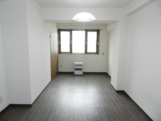 Ｅ．Ｓアベニュー　ヒラノアパートメントの居間・リビング|こちらの居間で趣味の時間をお楽しみください