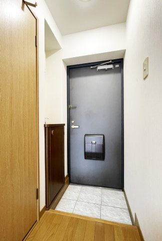 グレイスKMの玄関