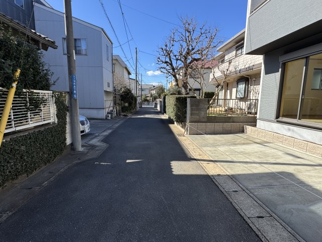 柏市増尾５丁目新築戸建【土小学校：10分】の前面道路含む現地写真|南側前面道路