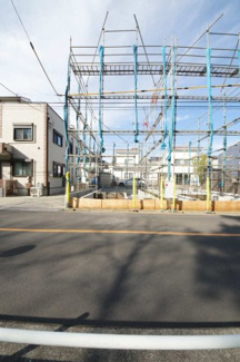 【外観】 | 【仲介手数料無料！！】国立市西２丁目　新築戸建て（全2棟）A号棟　4980万円 | 令和７年３月１日撮影　建築中