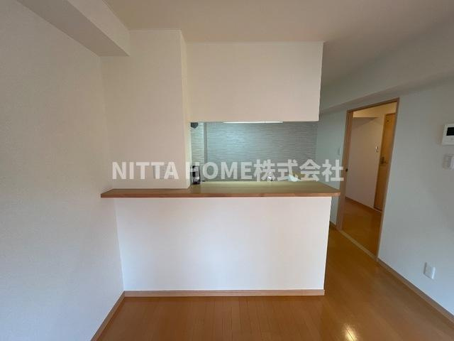 ラ・メゾンAOYAMAの内装|リビングが見渡せるカウンターキッチン☆彡