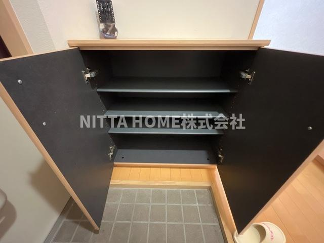 ラ・メゾンAOYAMAの玄関|たっぷり収納できるシューズボックス◎