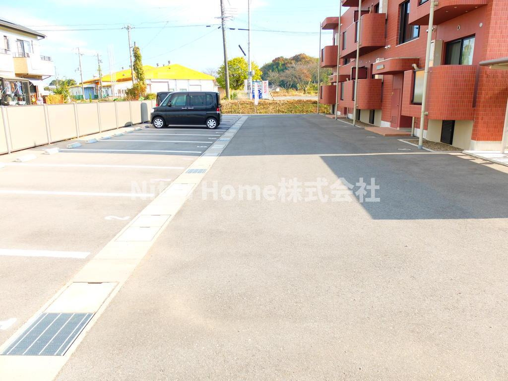 ラ・メゾンAOYAMAの駐車場|敷地内駐車場完備です！！