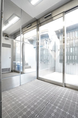 【エントランス】 | エス・バイ・エルプライム池袋　※4/10退去 | 清潔なエントランスです