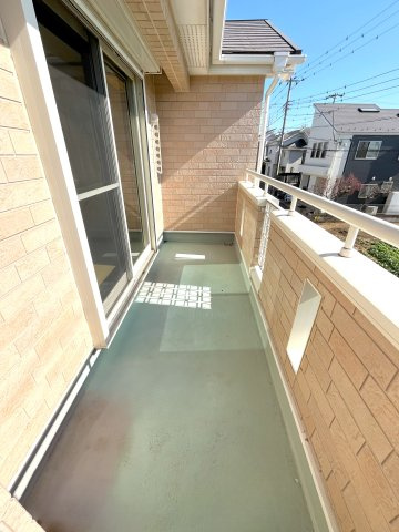 南西に面した日当たり良好のバルコニー♪お洗濯ものも早く乾き、ママも大助かり！