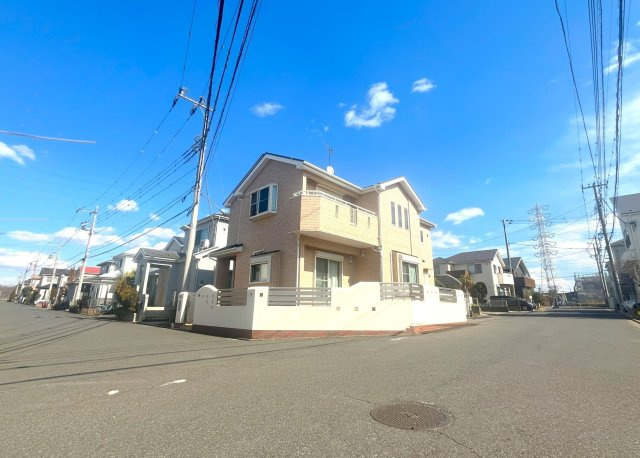 【理想の角地！】道路幅は南西6m以上、南東6m！車の出し入れのしやすさや街並みのスッキリ感だけでなく、資産価値にも影響を与える重要なポイント！購入するお家は、やはり幅員6m以上の道路は理想的ですね！