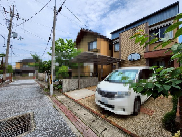 【成約済】向日市鶏冠井町稲葉の外観|駐車スペース広々としております。
駐車が苦手な方でも安心！