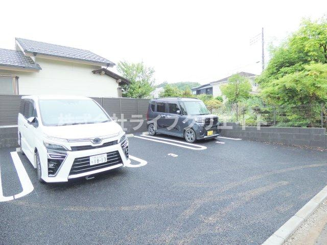 ガーデン雅の駐車場