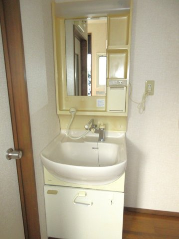 ドリームハイツの独立洗面台|シャワー付洗面化粧台