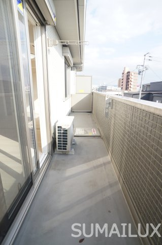 熊本市南区出仲間６丁目のアパートのバルコニー