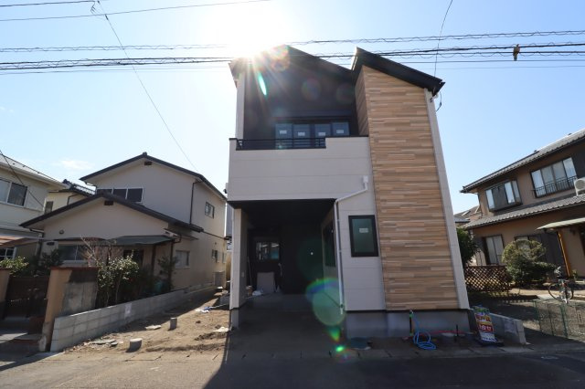 平塚市夕陽ヶ丘2期　1号棟の前面道路含む現地写真