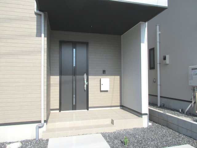 青梅市新町7丁目　新築戸建全3棟の玄関
